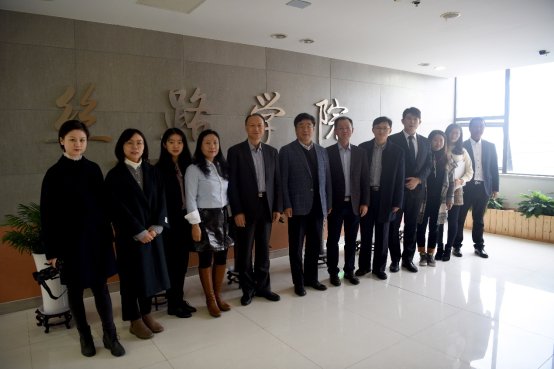 C:\Users\dell\Desktop\2018.12.20校长刘伟 高等教育司长来访\刘伟校长视察厂长资源
\厂长资源
大合影.jpg